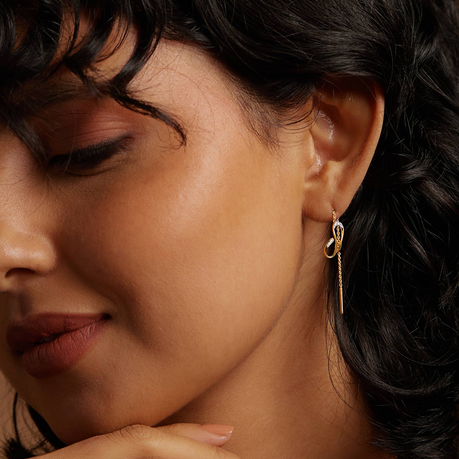 Twirl Diamond Sui Dhaga Earrings