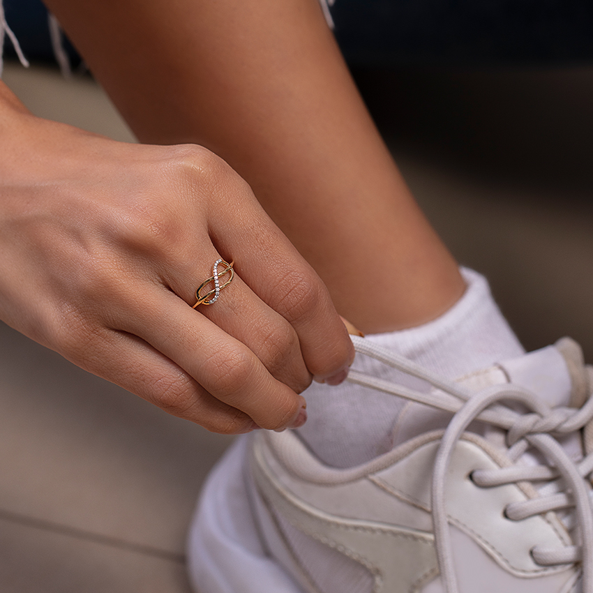 Alley Twine Infinity Diamond Ring