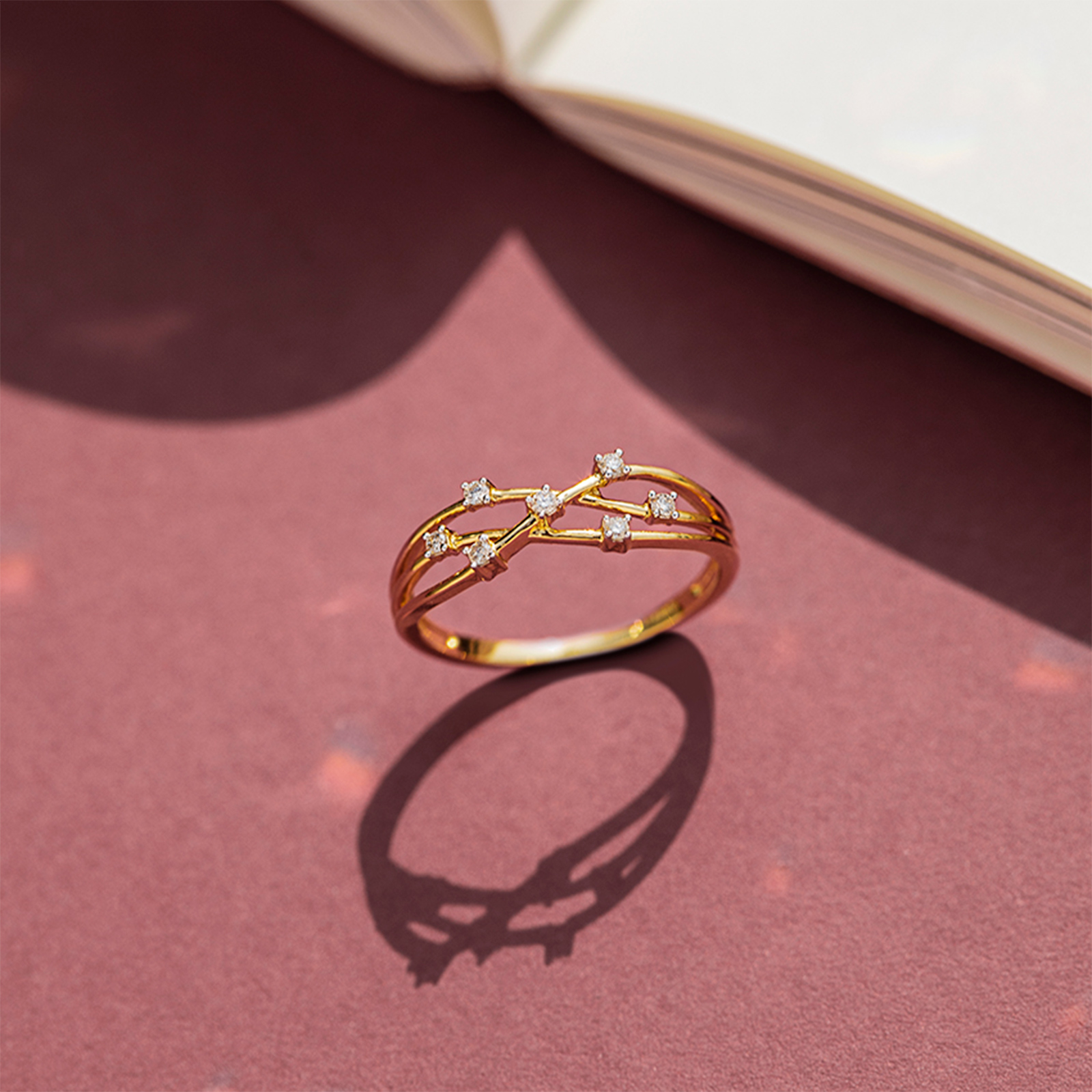 Intertwined Glim Diamond Ring